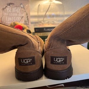 UGGS | Women’s Ultimate Short style 5275 | chestnut| 7 w | almost new